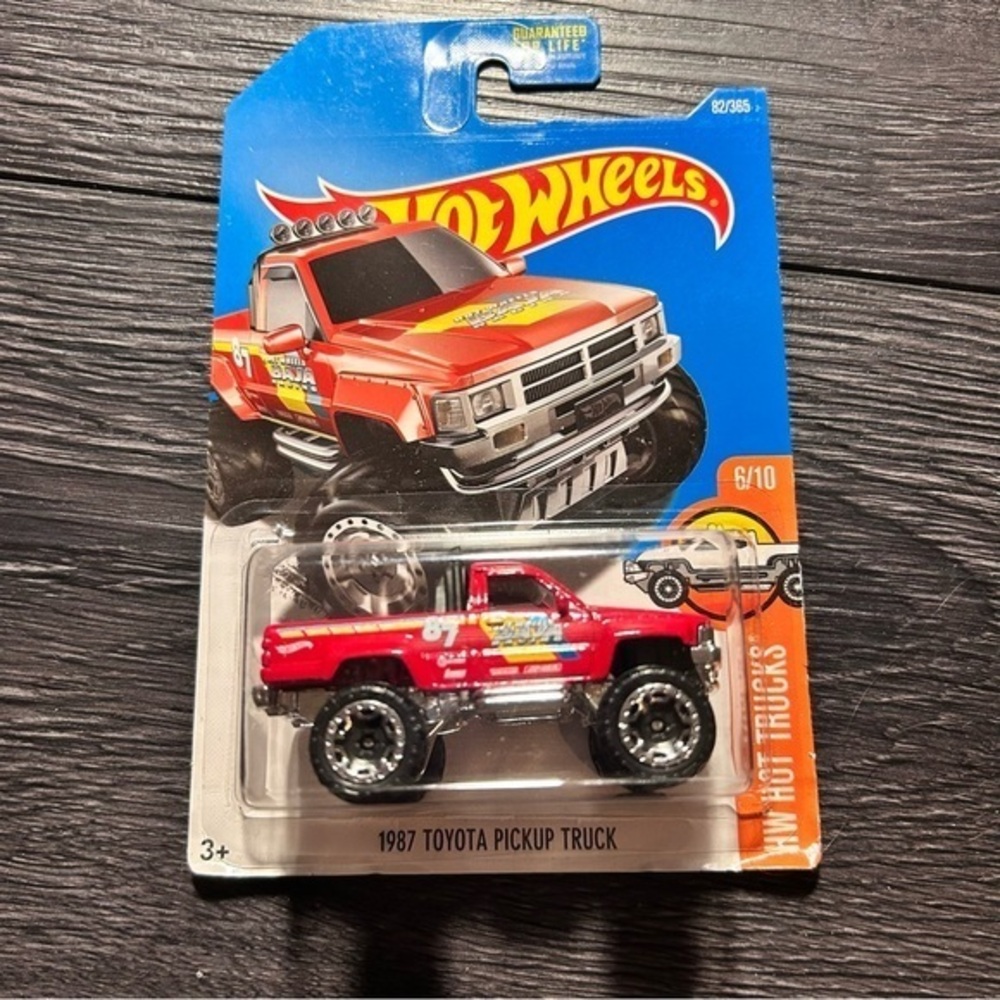 Hot Wheels HW Hot Trucks 6/10 1987 Toyota Pickup Truck 82/365 Red